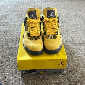Jordan 4 Lightning Size 9 Mens